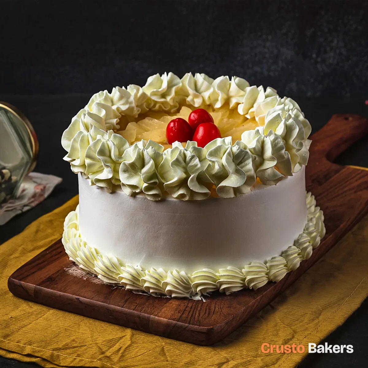 Classic Pineapple Ring cake design